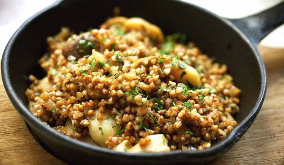 Рецепт гречки с грибами и перцем чили