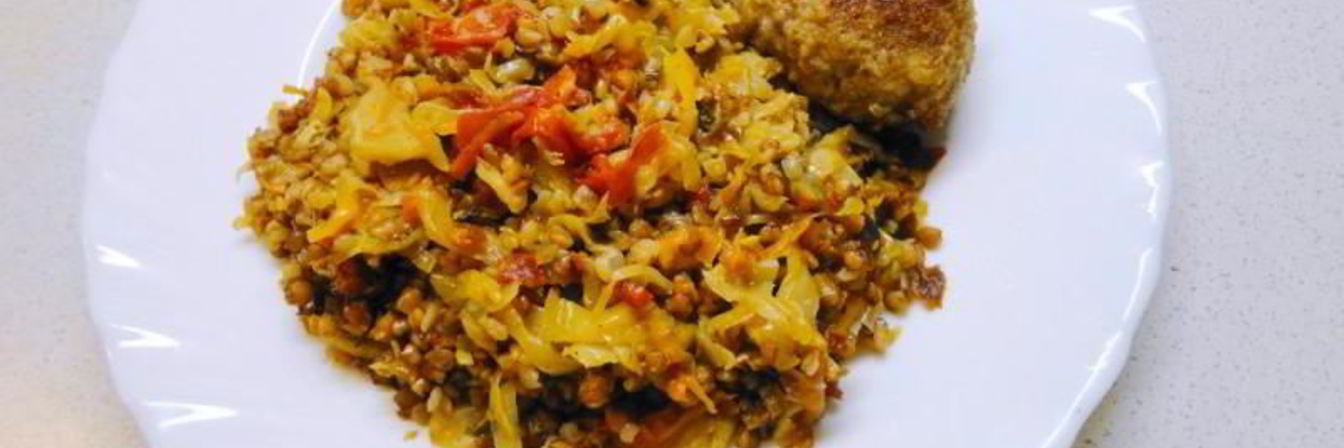 Гречка с капустой и овощами