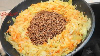 гречка с капустой и овощами