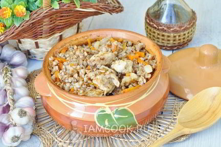 Гречка с курицей в горшочках