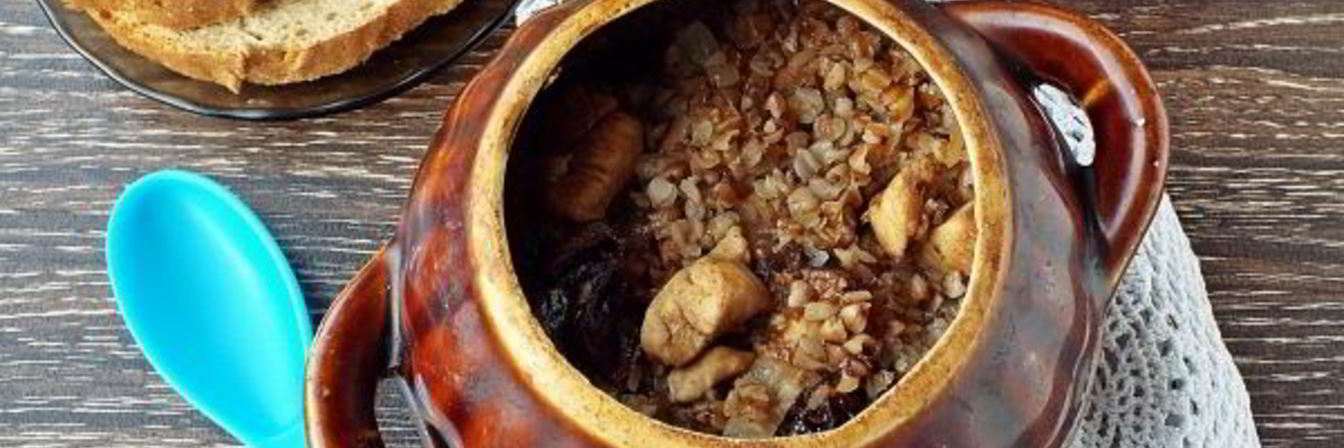 Гречка с курицей в горшочке в духовке
