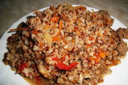 Гречка с мясным фаршем и томатами