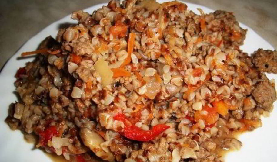Рецепт гречки с мясным фаршем и томатами