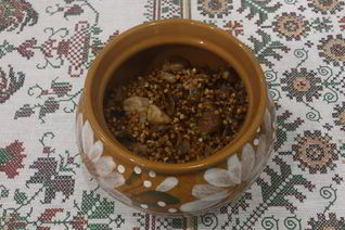 Гречка с мясом в горшочках