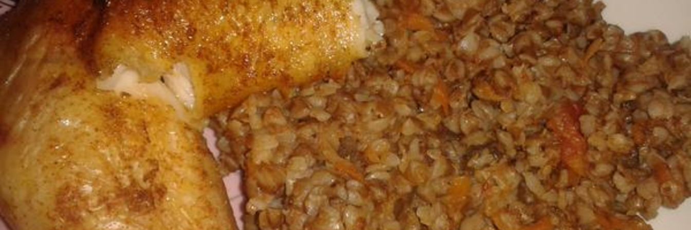 Гречка с овощами и грибами в томатном соусе