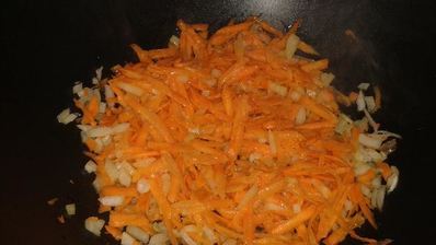 гречка с овощами и грибами в томатном соусе