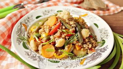 гречка с овощами на сковороде