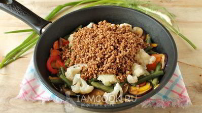 гречка с овощами на сковороде