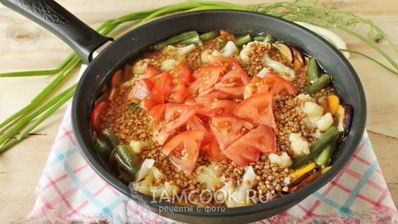 гречка с овощами на сковороде