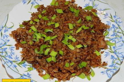 Гречка с тушенкой, морковью и луком