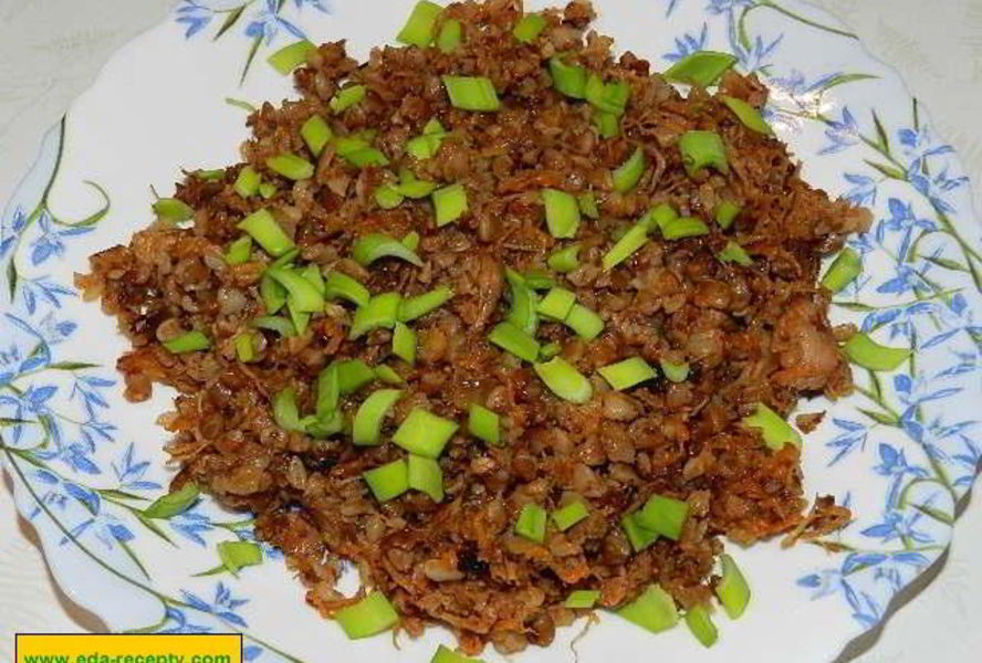 Гречка с тушенкой, морковью и луком
