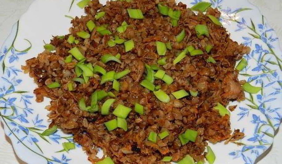 Рецепт гречки с тушенкой, морковью и луком