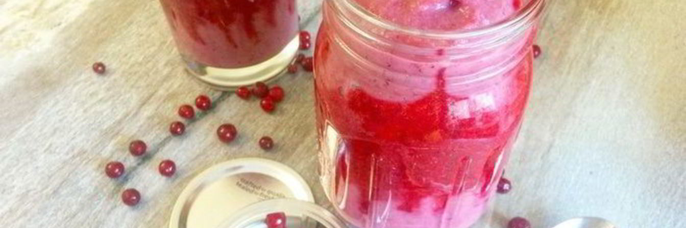 Гречневая каша без варки с ягодным соусом