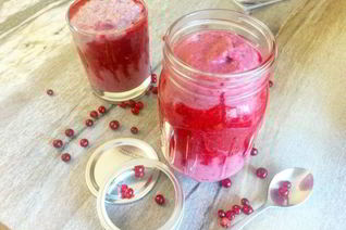 Гречневая каша без варки с ягодным соусом