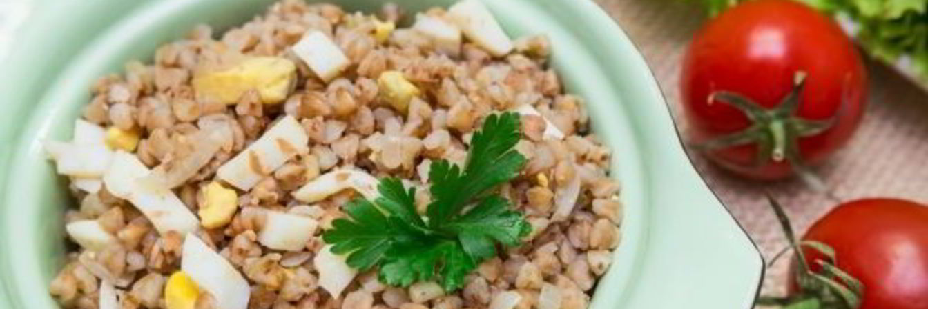 Гречневая каша с белыми грибами и яйцами