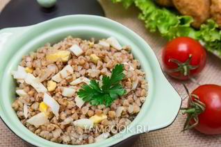 Гречневая каша с белыми грибами и яйцами