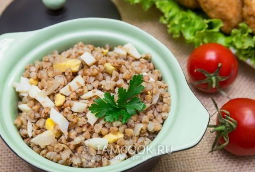 Гречневая каша с белыми грибами и яйцами