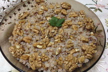 Гречневая каша с чесноком и грецкими орехами