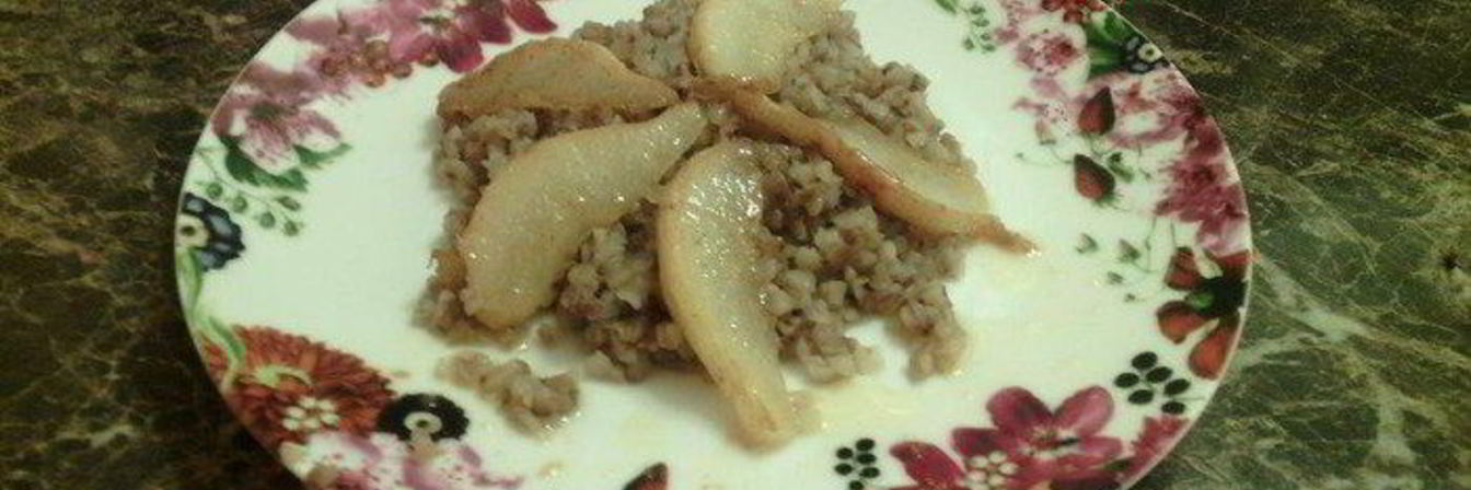 Гречневая каша с карамелизированными грушами