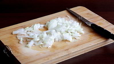 гречневая каша с луком и помидорами