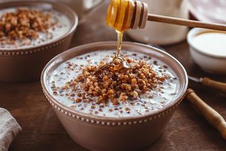 Гречневая каша с пряным постным молоком