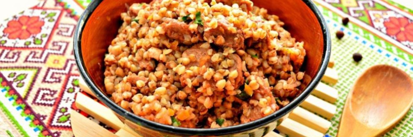 Гречневая каша с тушенкой на сковороде