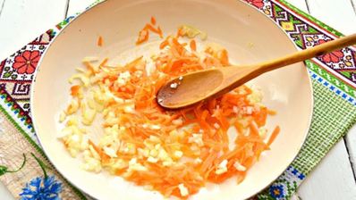 гречневая каша с тушенкой на сковороде