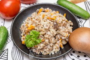 Гречневая каша с тушенкой
