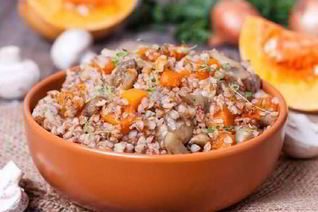 Гречневая каша с тыквой и грибами