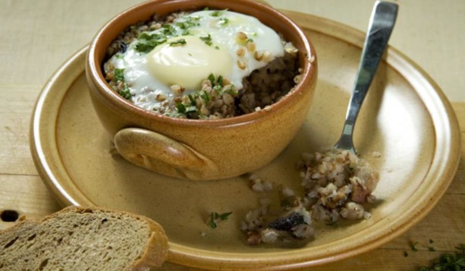 Рецепт гречневой каши с яйцом, грибами и куриной грудкой