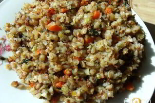 Каша гречневая рассыпчатая с морковью и специями