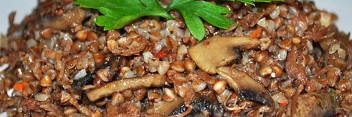 Каша гречневая с тушенкой и грибами Вкусняшка