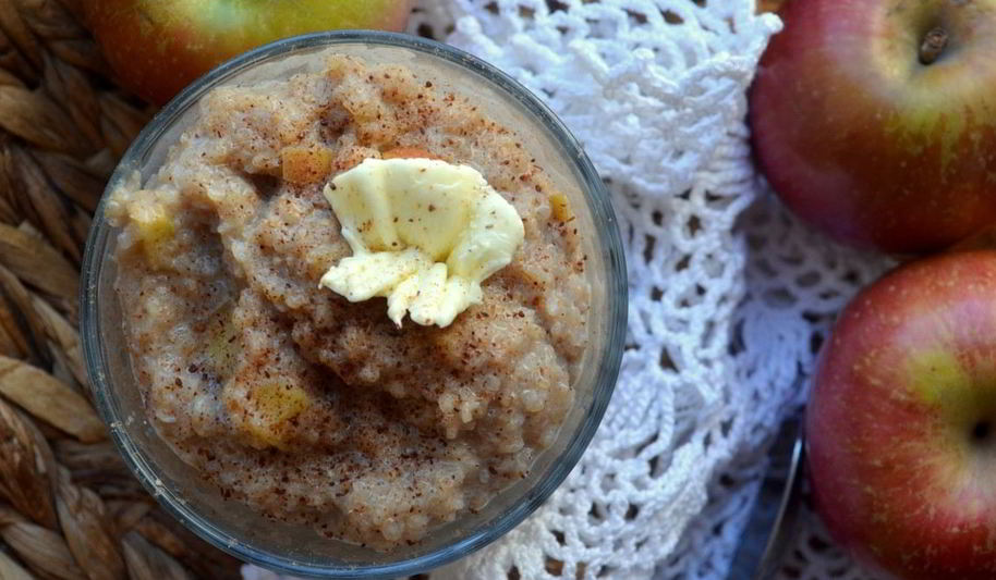 Рецепт каши из молотой гречневой крупы с томлеными яблоками