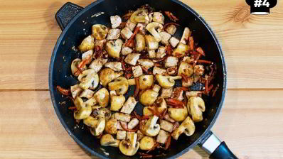 зеленая гречка со свининой и грибами