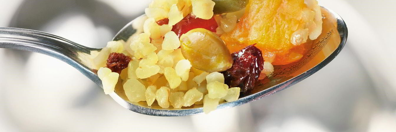 Каша из булгура с сухими фруктами и медом