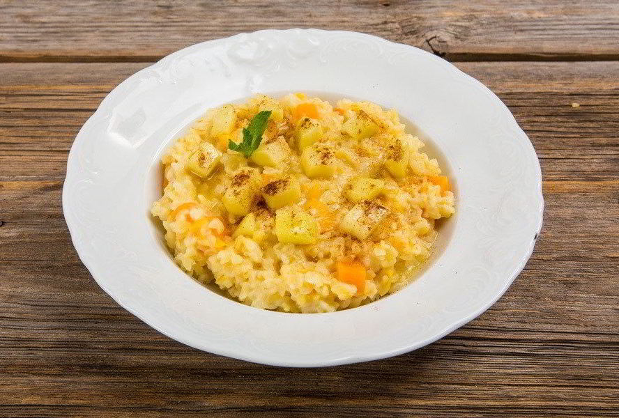 Каша из булгура с тыквой и яблоками