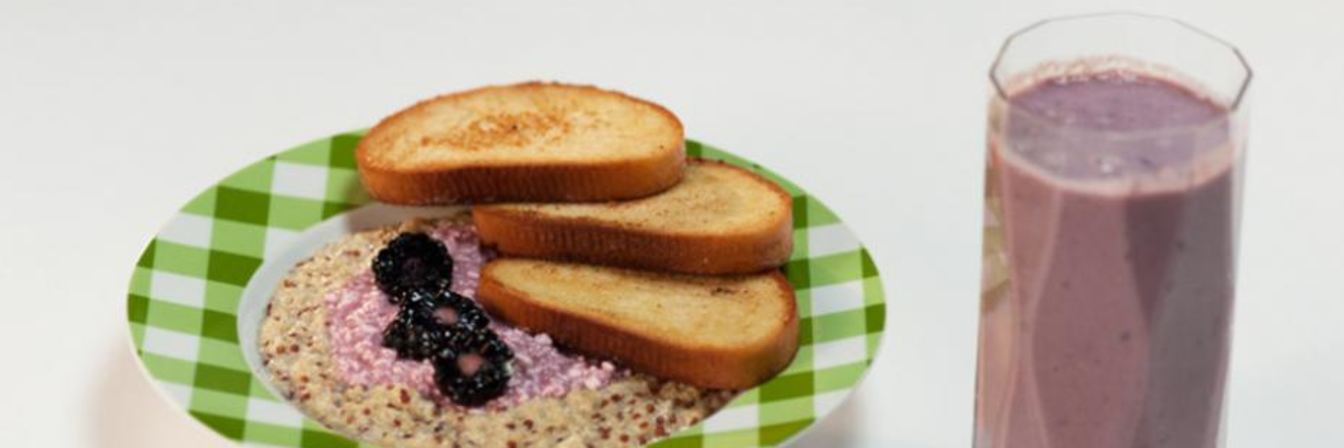 Каша из киноа с ежевично-творожным кремом