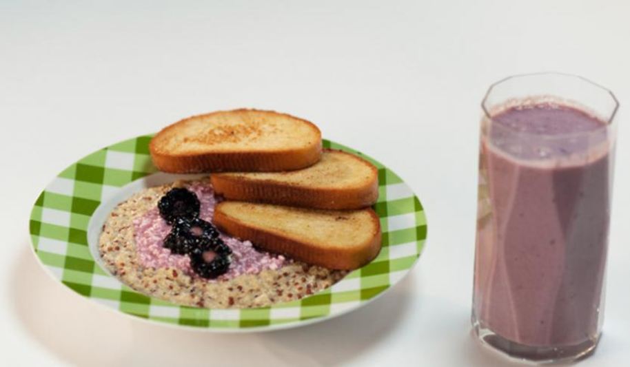 Рецепт каши из киноа с ежевично-творожным кремом