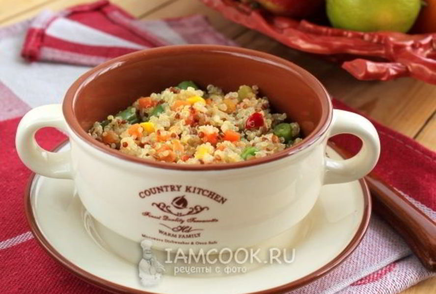 Каша из киноа с овощами