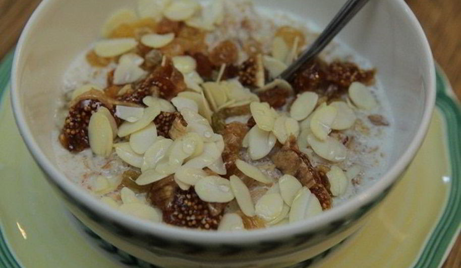 Рецепт каши с отрубями, миндалем и сухофруктами