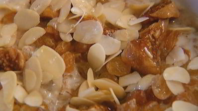 каша с отрубями, миндалем и сухофруктами