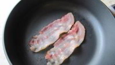 каша злаковая с яйцом и беконом