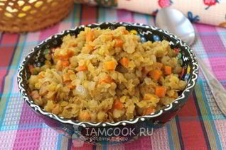 Каша из красной чечевицы с морковью и изюмом