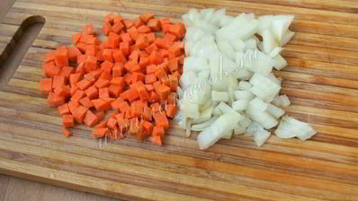 каша из красной чечевицы с морковью и изюмом