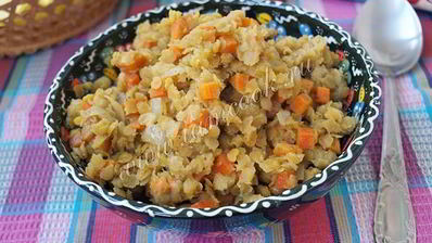 каша из красной чечевицы с морковью и изюмом