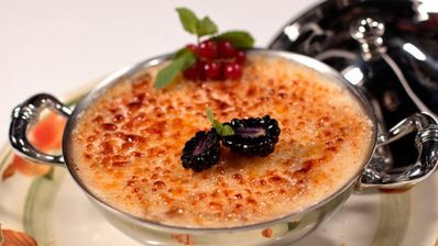 гурьевская каша с орехами, фруктами и изюмом