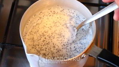 манная каша на молоке с маком