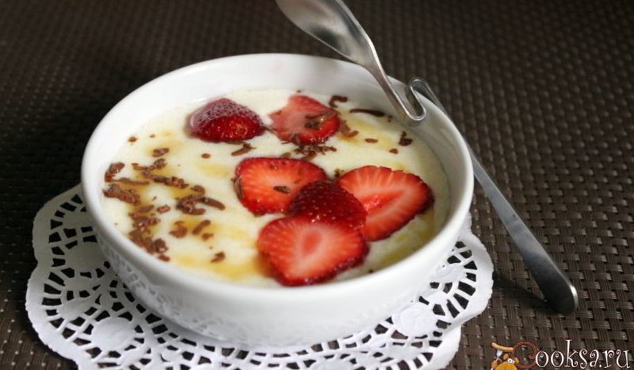 Рецепт манной каши с клубникой и шоколадом
