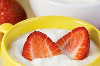 Манная каша с клубникой