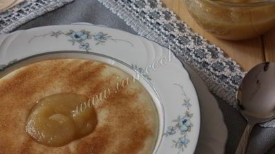 манная каша с корицей и яблочным муссом